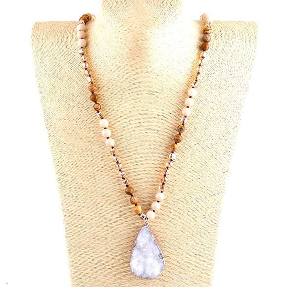 NWOT Gemstone beaded necklace with Druzy Pendnt - Picture 2 of 2